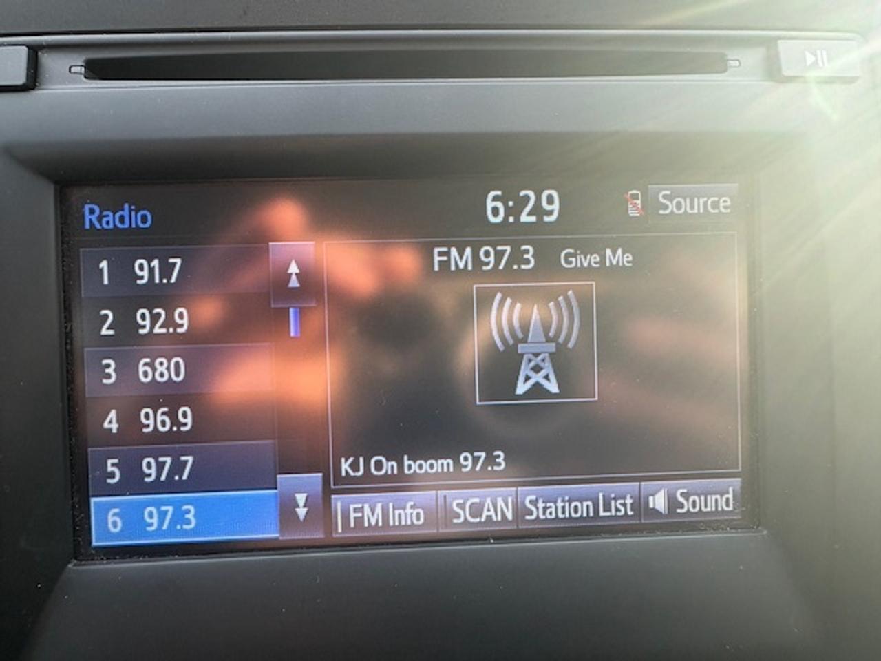 2016 Toyota Camry HYBRID LE **HYBRID-ONLY 88,000KM-1 OWNER-WE FINANCE** Photo