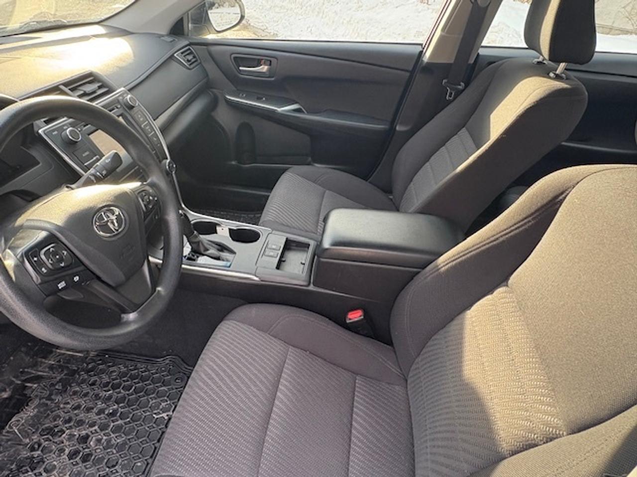 2016 Toyota Camry HYBRID LE **HYBRID-ONLY 88,000KM-1 OWNER-WE FINANCE** Photo