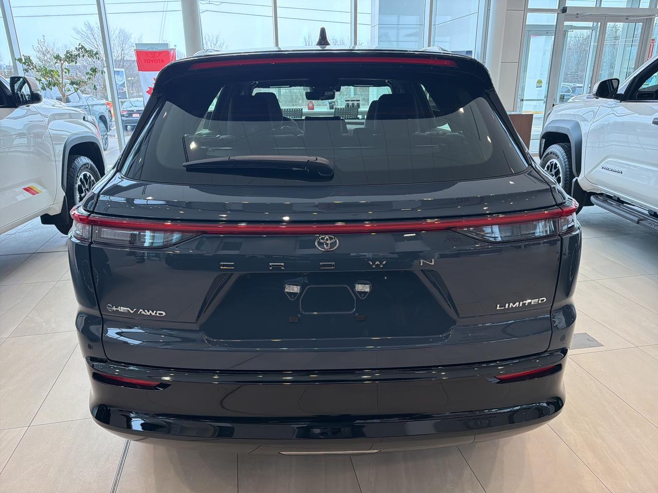 2026 Toyota Crown Signia Limited Photo4