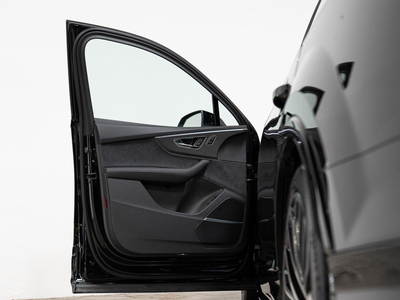 2025 Audi SQ7 BLACK OPTICS | 7 PASS | HUD | PANO | 22 IN Photo