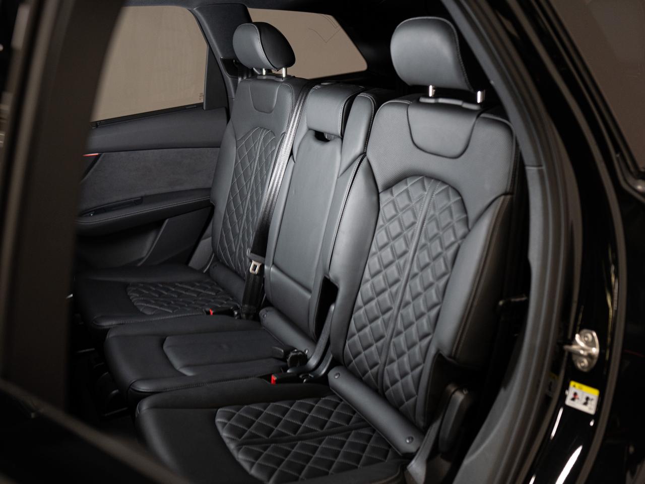 2025 Audi SQ7 BLACK OPTICS | 7 PASS | HUD | PANO | 22 IN Photo