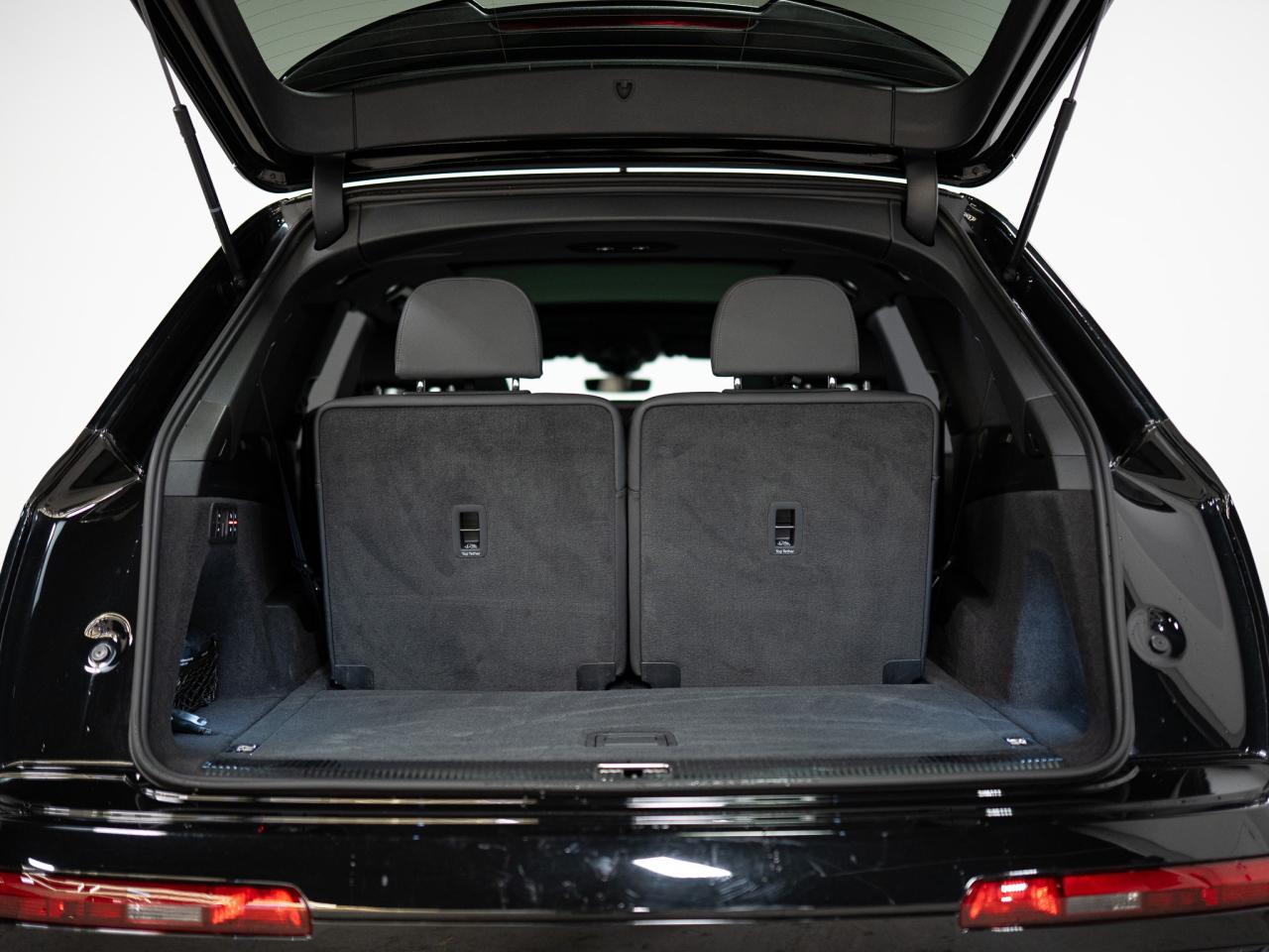 2025 Audi SQ7 BLACK OPTICS | 7 PASS | HUD | PANO | 22 IN Photo