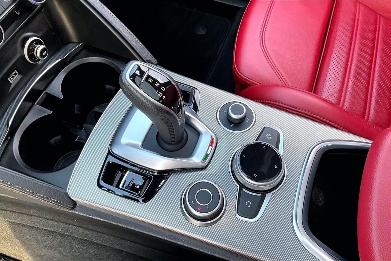 2022 Alfa Romeo Stelvio Veloce | Premium Leather | Harman Kardon | AWD Photo