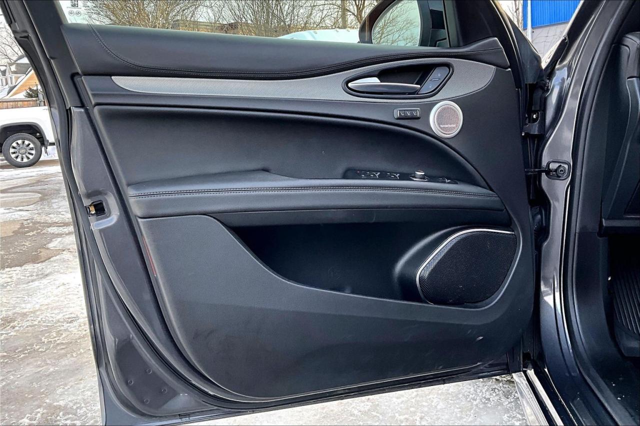 2022 Alfa Romeo Stelvio Veloce | Premium Leather | Harman Kardon | AWD Photo