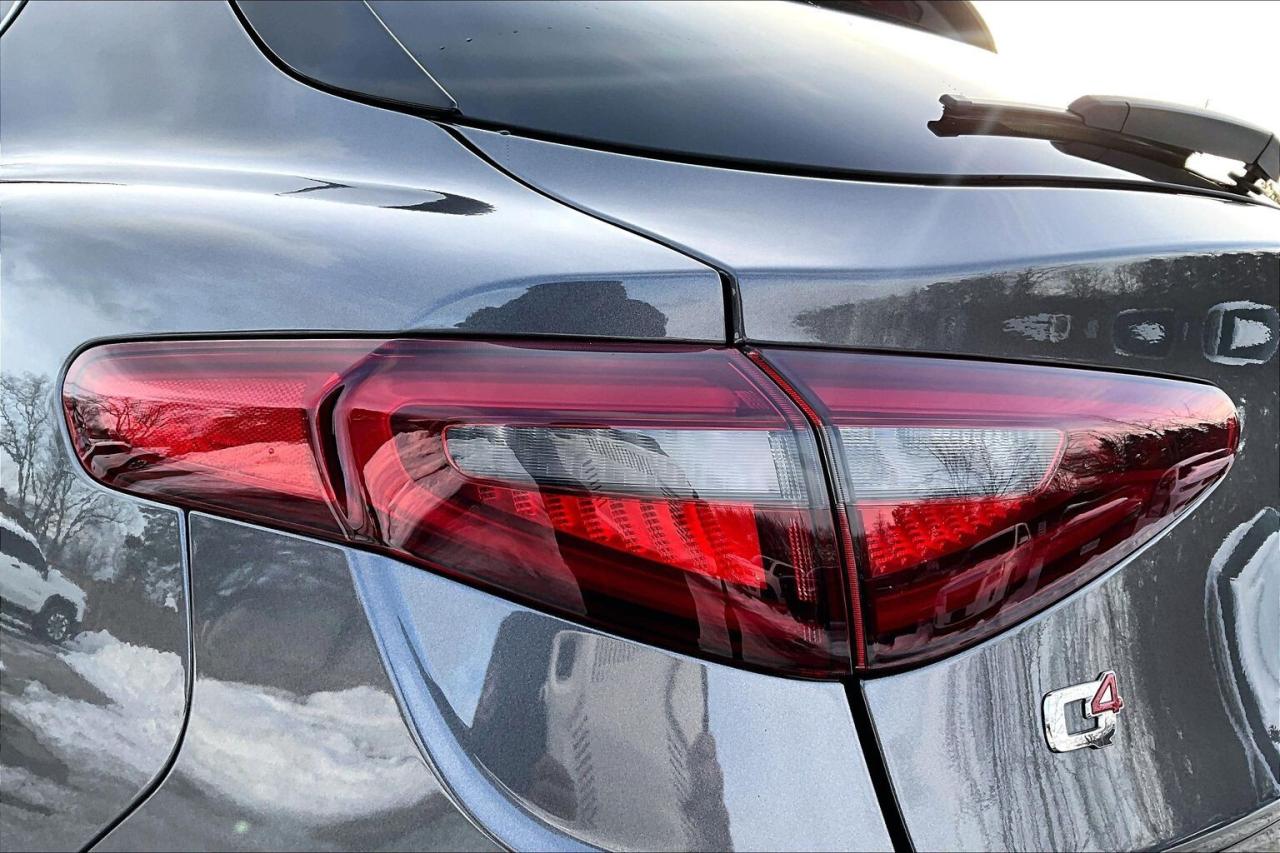 2022 Alfa Romeo Stelvio Veloce | Premium Leather | Harman Kardon | AWD Photo