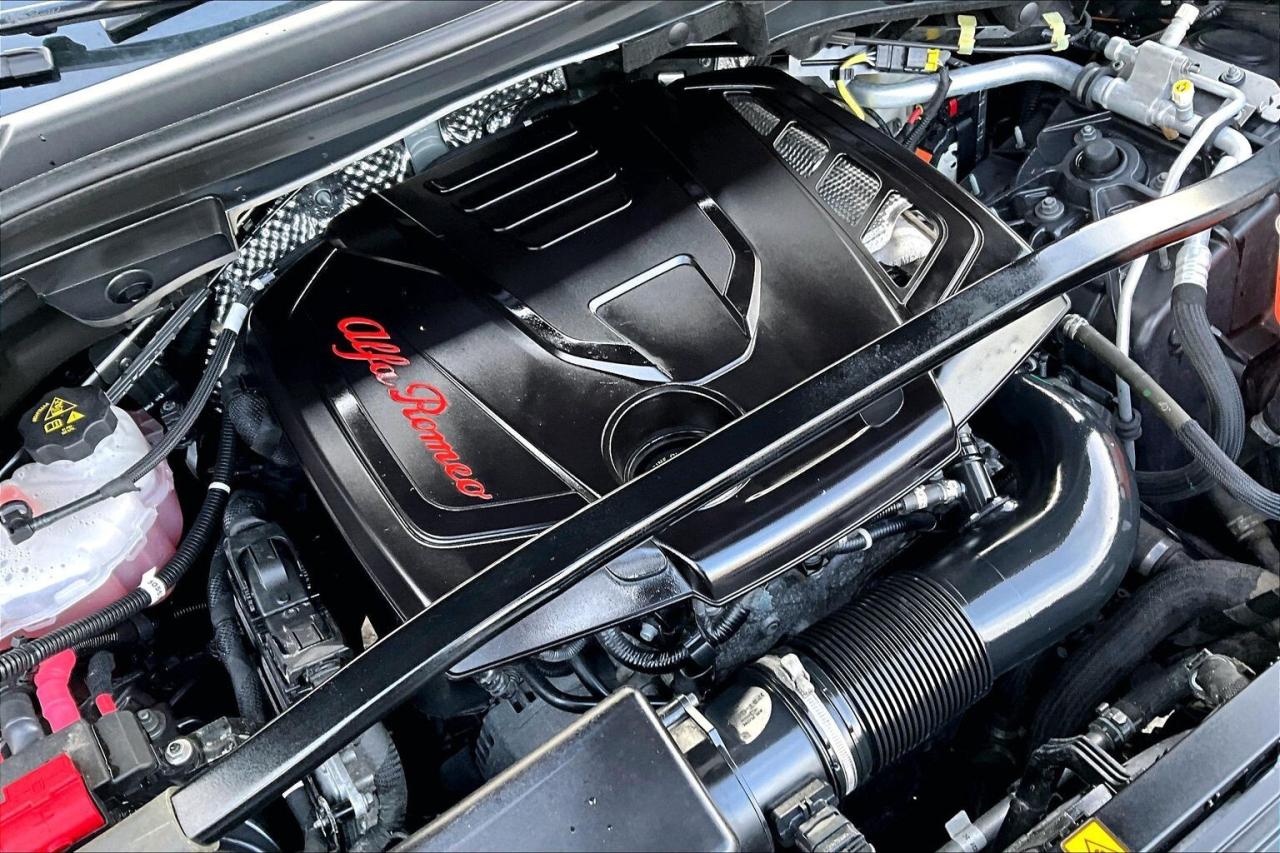 2022 Alfa Romeo Stelvio Veloce | Premium Leather | Harman Kardon | AWD Photo