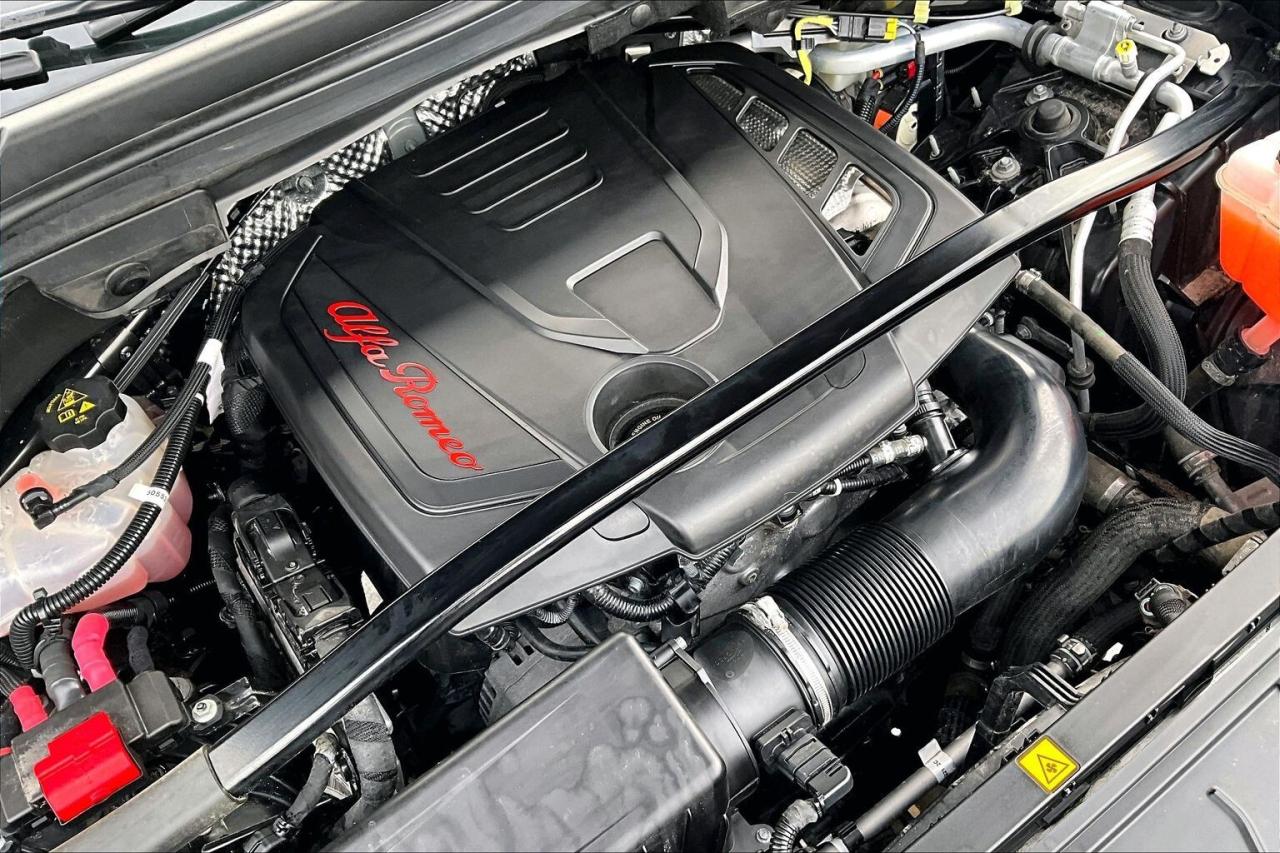 2022 Alfa Romeo Stelvio Veloce | Premium Leather | Harman Kardon | AWD Photo