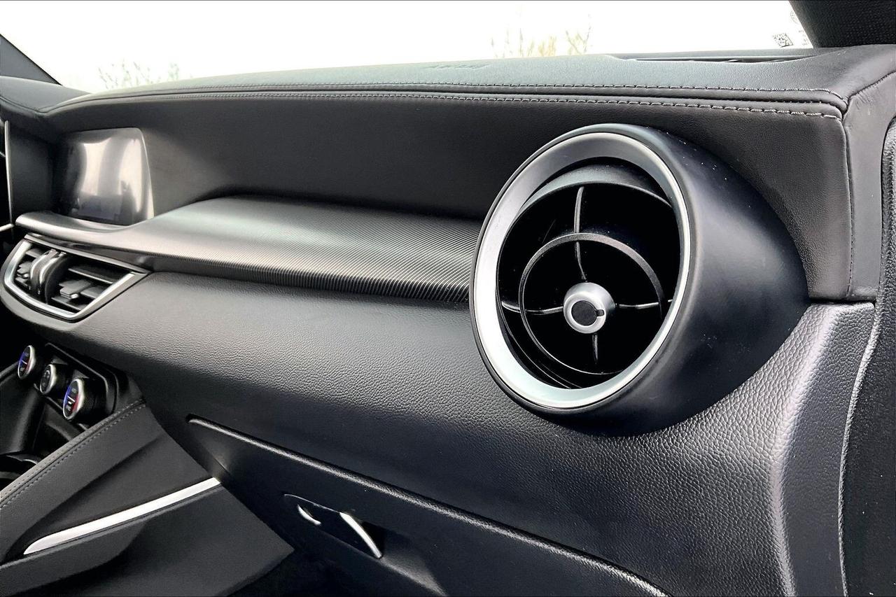 2022 Alfa Romeo Stelvio Veloce | Premium Leather | Harman Kardon | AWD Photo