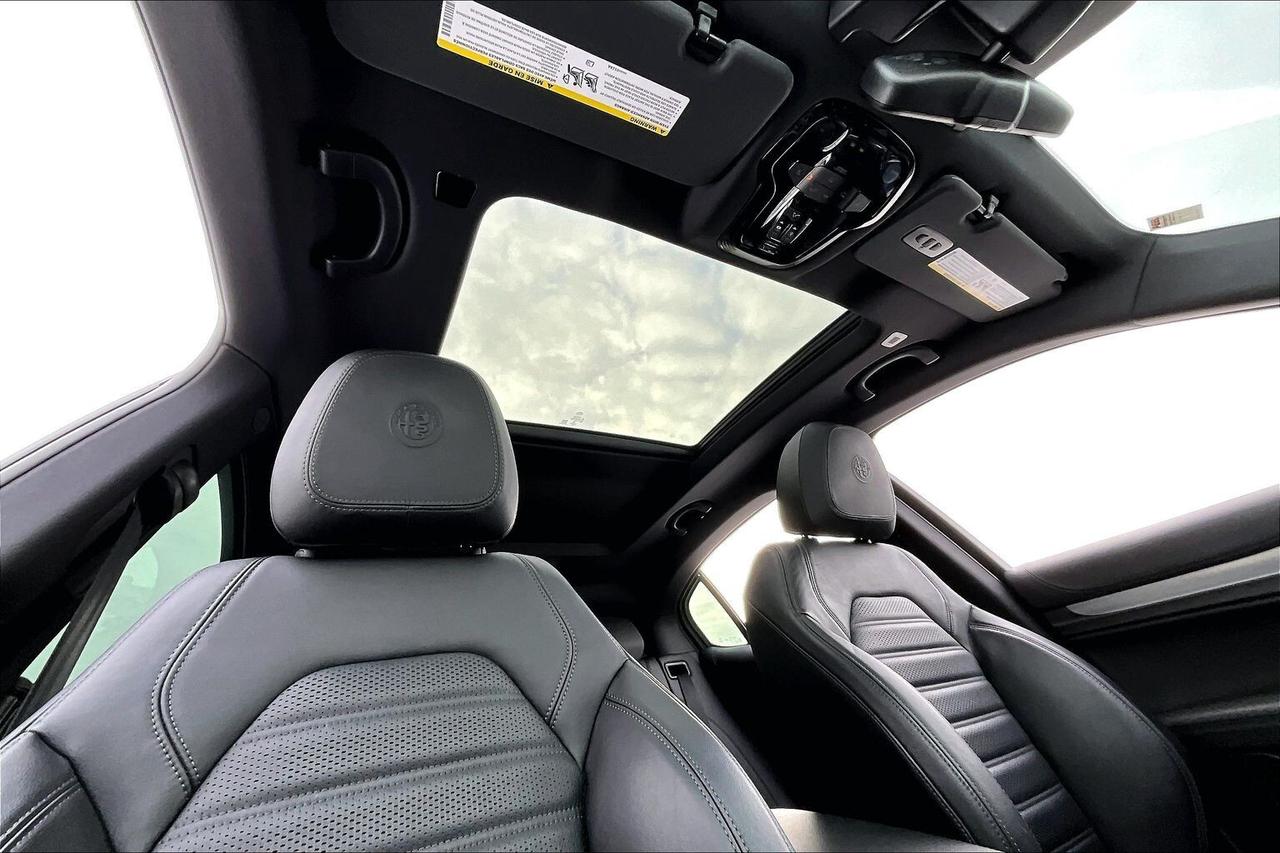 2022 Alfa Romeo Stelvio Veloce | Premium Leather | Harman Kardon | AWD Photo
