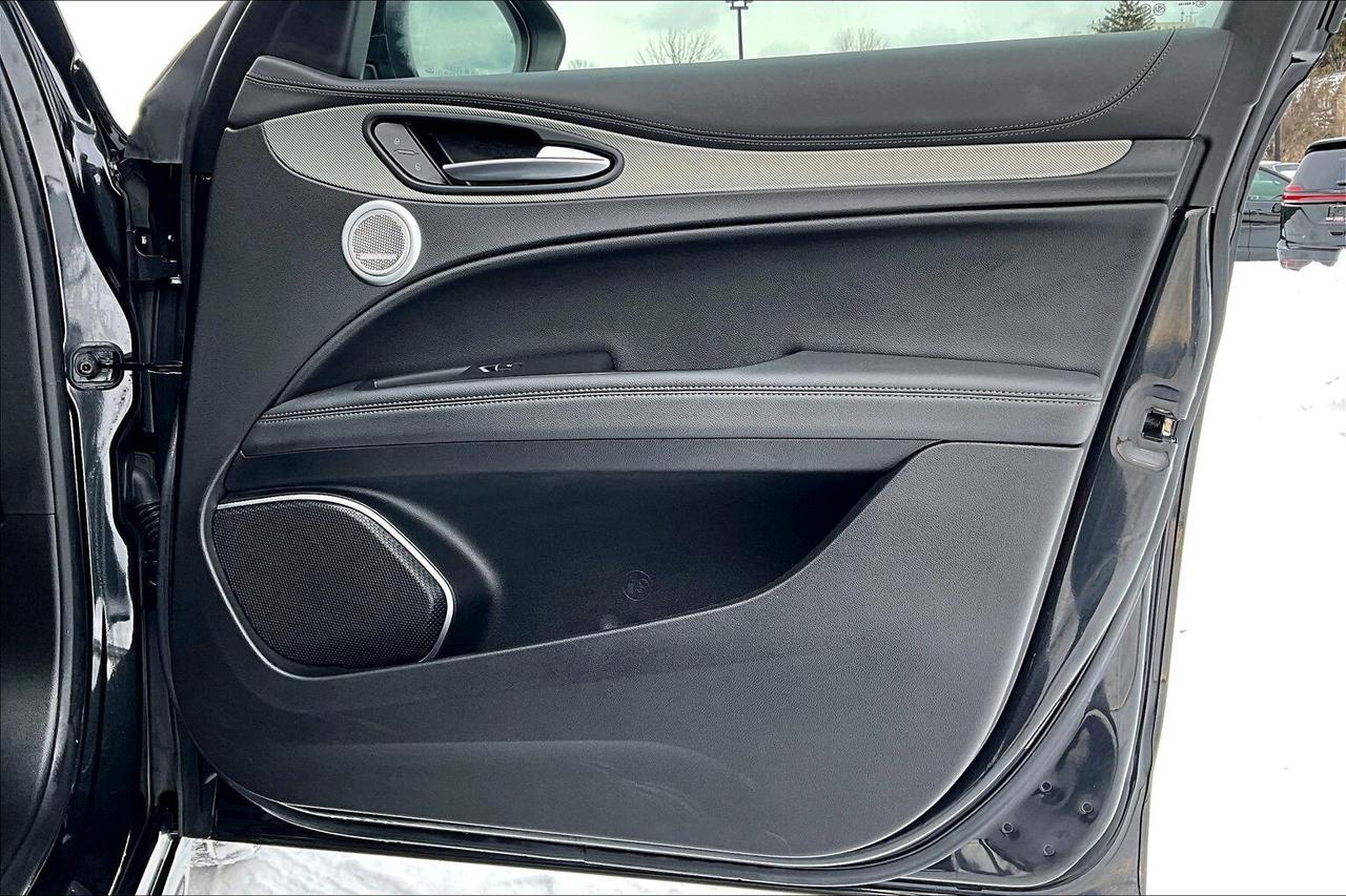 2022 Alfa Romeo Stelvio Veloce | Premium Leather | Harman Kardon | AWD Photo