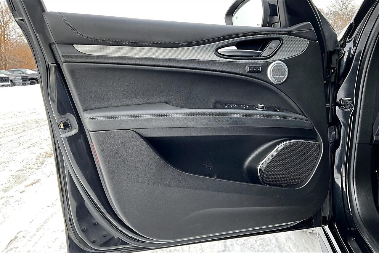 2022 Alfa Romeo Stelvio Veloce | Premium Leather | Harman Kardon | AWD Photo