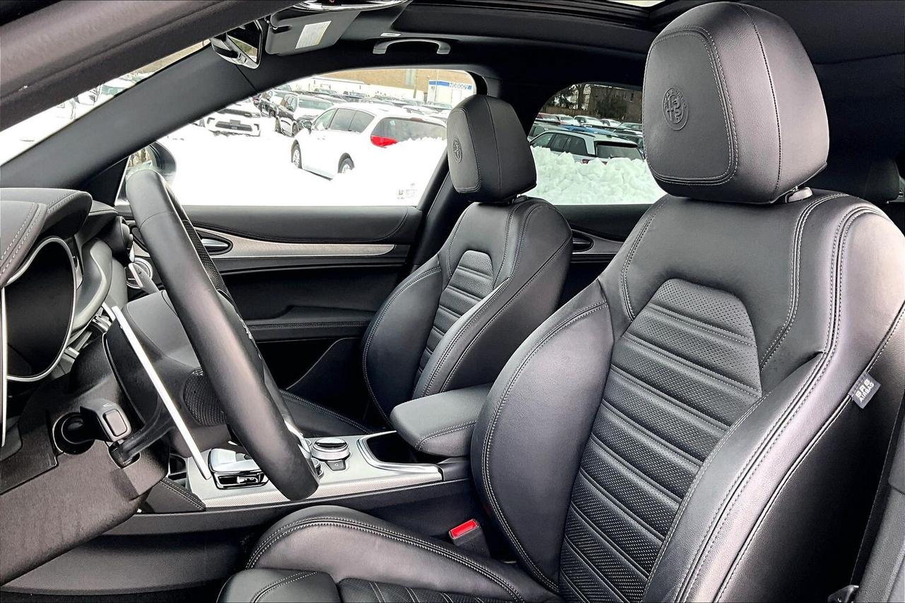 2022 Alfa Romeo Stelvio Veloce | Premium Leather | Harman Kardon | AWD Photo