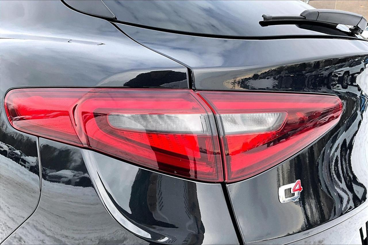 2022 Alfa Romeo Stelvio Veloce | Premium Leather | Harman Kardon | AWD Photo