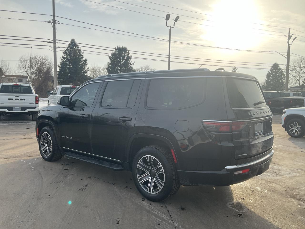 2023 Jeep Wagoneer 7 PASSENGER / FULL SIZE / LUXURY / 4x4 / LEATHER Photo