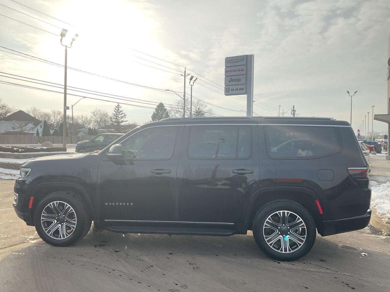2023 Jeep Wagoneer 7 PASSENGER / FULL SIZE / LUXURY / 4x4 / LEATHER Photo