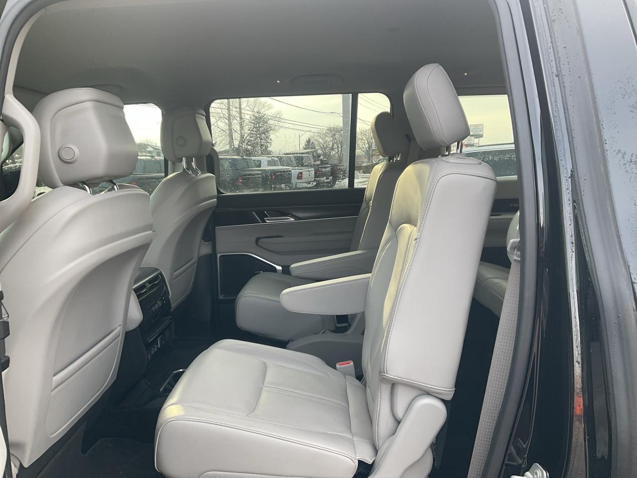 2023 Jeep Wagoneer 7 PASSENGER / FULL SIZE / LUXURY / 4x4 / LEATHER Photo