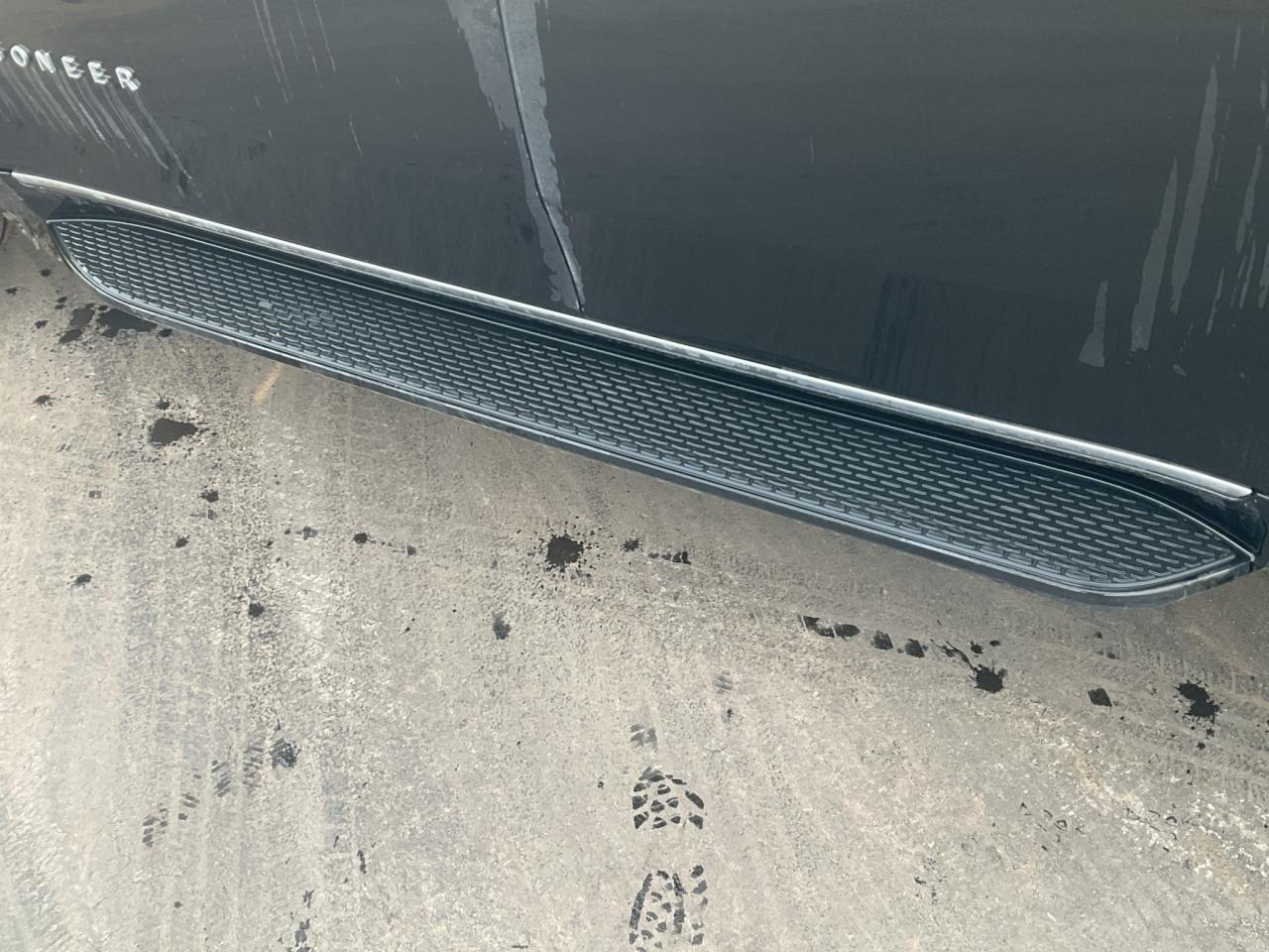 2023 Jeep Wagoneer 7 PASSENGER / FULL SIZE / LUXURY / 4x4 / LEATHER Photo