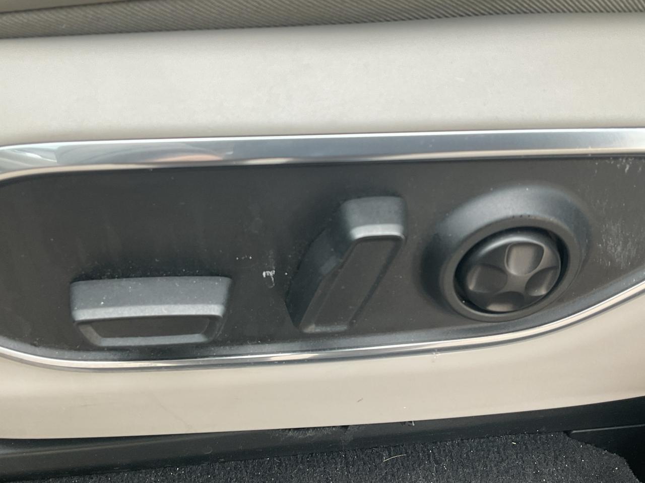 2023 Jeep Wagoneer 7 PASSENGER / FULL SIZE / LUXURY / 4x4 / LEATHER Photo