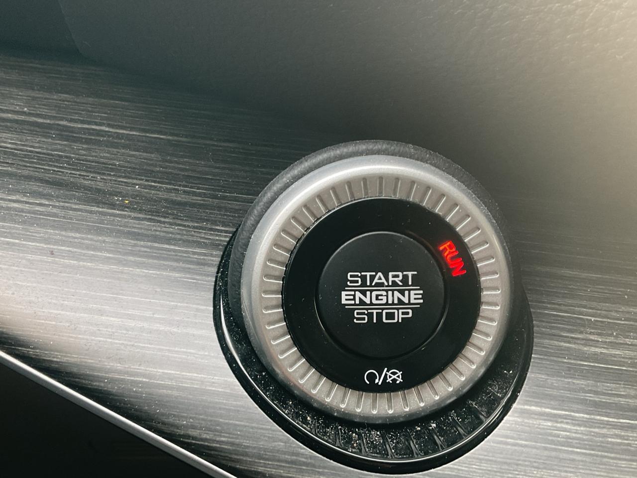 2023 Jeep Wagoneer 7 PASSENGER / FULL SIZE / LUXURY / 4x4 / LEATHER Photo