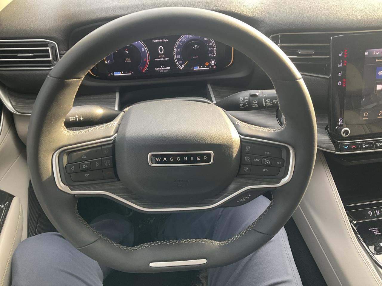 2023 Jeep Wagoneer 7 PASSENGER / FULL SIZE / LUXURY / 4x4 / LEATHER Photo