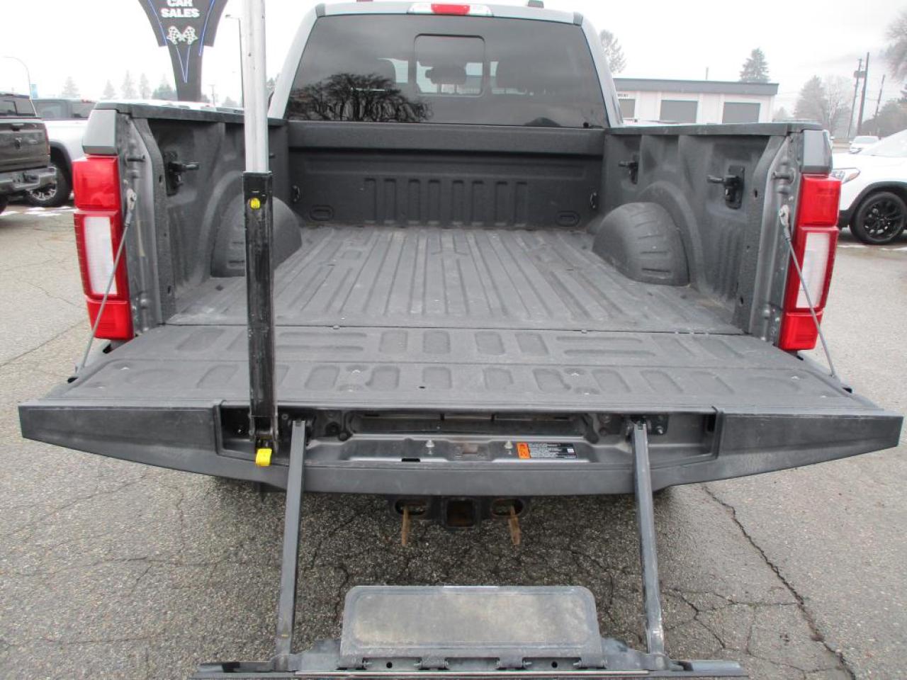 2022 Ford F-350 SD Lariat Crew CAB 4X4 Photo