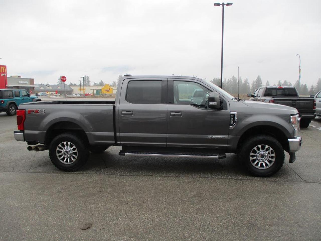 2022 Ford F-350 Lariat Crew Cab 4x4 Photo