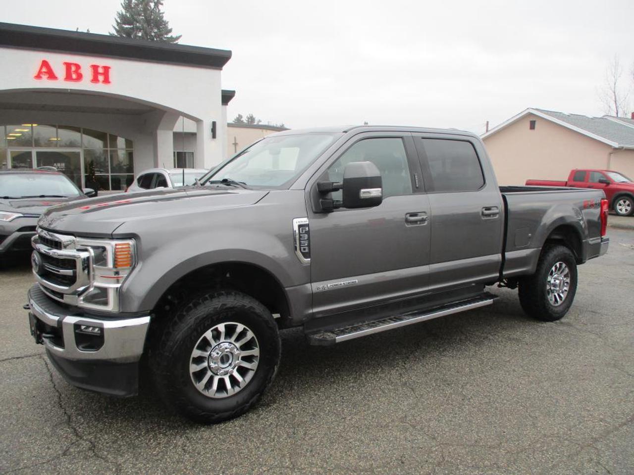 2022 Ford F-350 Lariat Crew Cab 4x4 Photo0