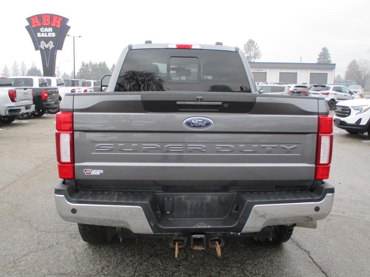 2022 Ford F-350 Lariat Crew Cab 4x4 Photo