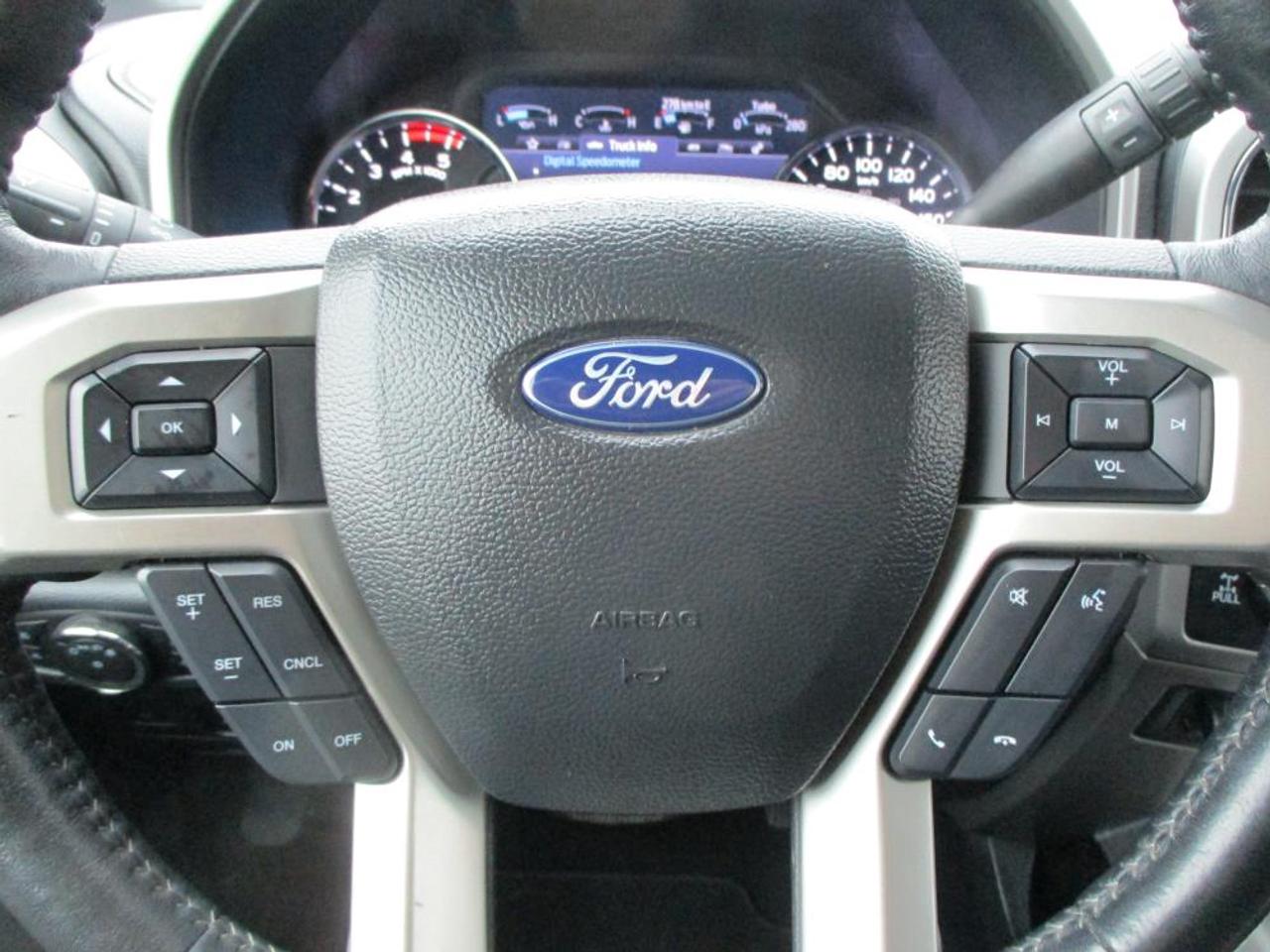 2022 Ford F-350 Lariat Crew Cab 4x4 Photo