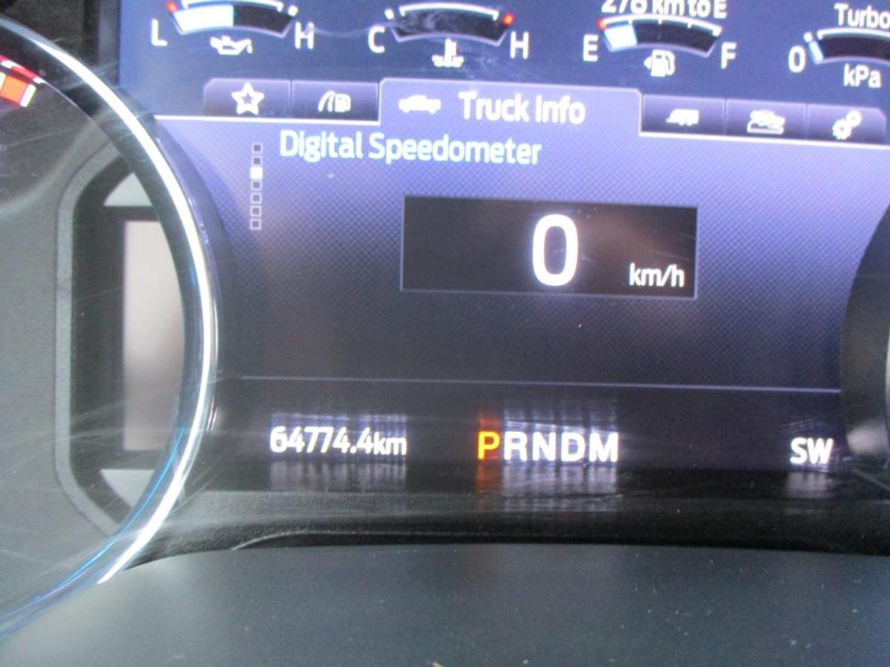 2022 Ford F-350 Lariat Crew Cab 4x4 Photo