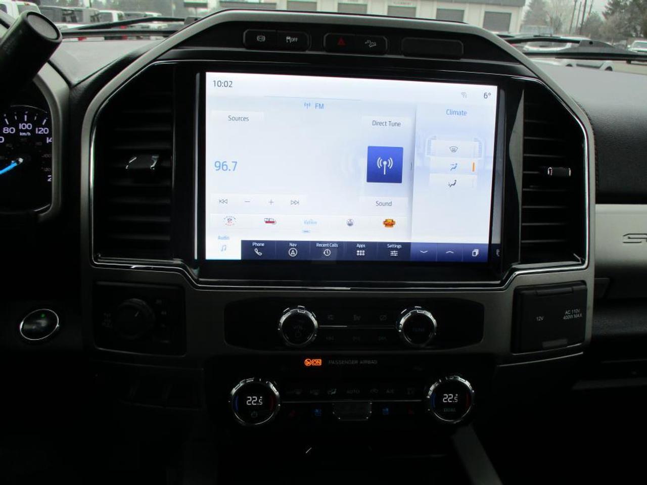 2022 Ford F-350 Lariat Crew Cab 4x4 Photo