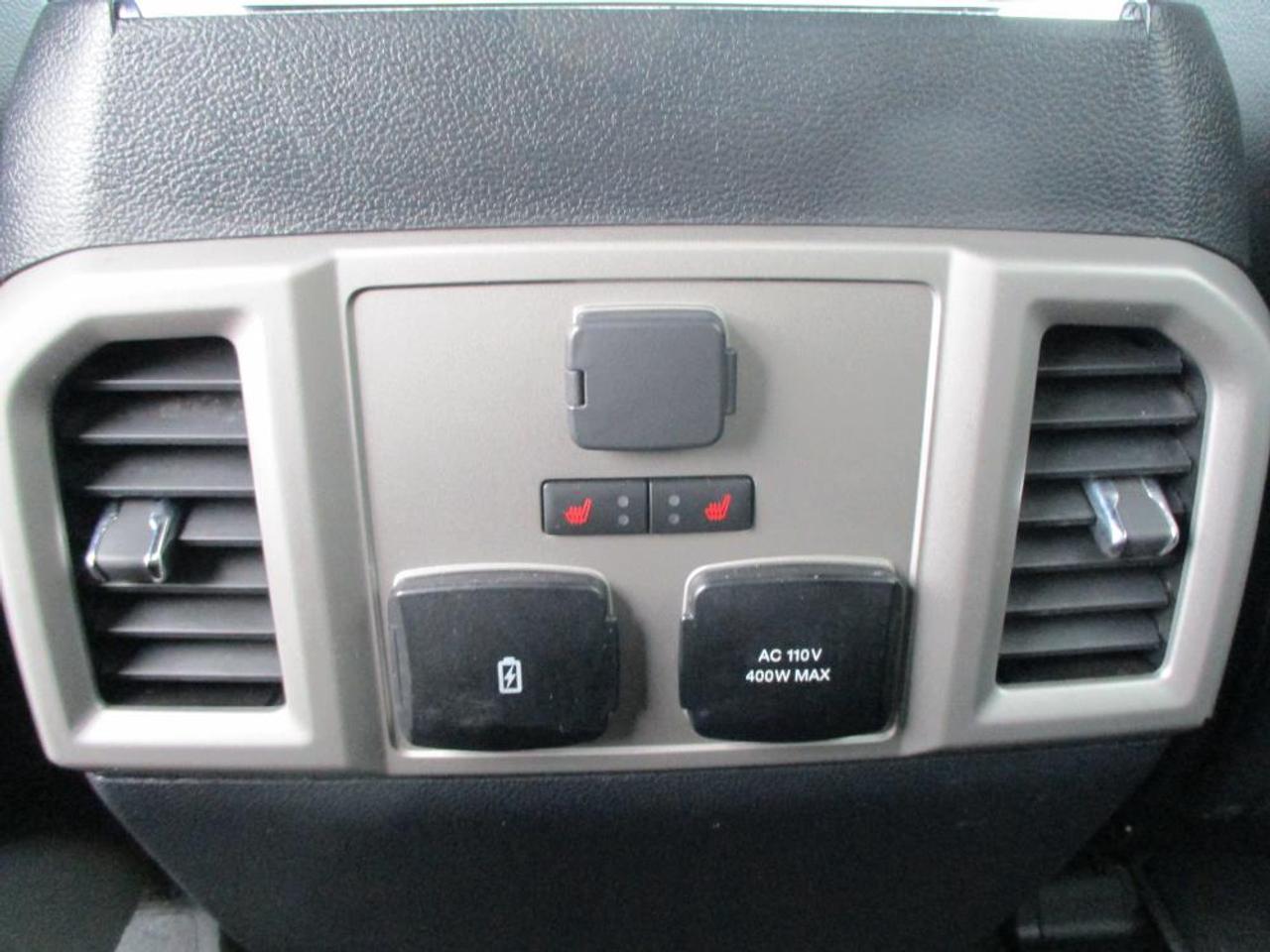 2022 Ford F-350 Lariat Crew Cab 4x4 Photo