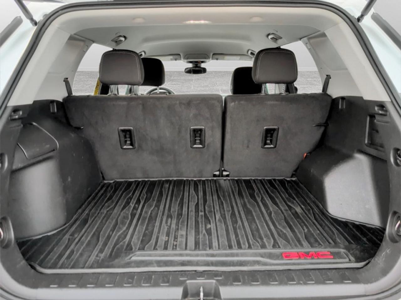 2023 GMC Terrain SLE  **20 SERVICE RECORDS - CLEAN CARFAX** Photo