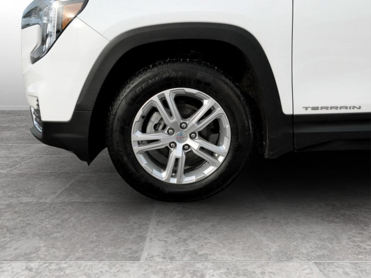 2023 GMC Terrain SLE  **20 SERVICE RECORDS - CLEAN CARFAX** Photo