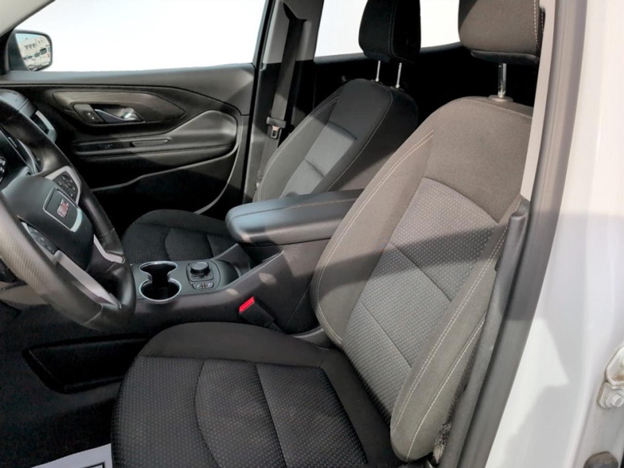 2023 GMC Terrain SLE  **20 SERVICE RECORDS - CLEAN CARFAX** Photo