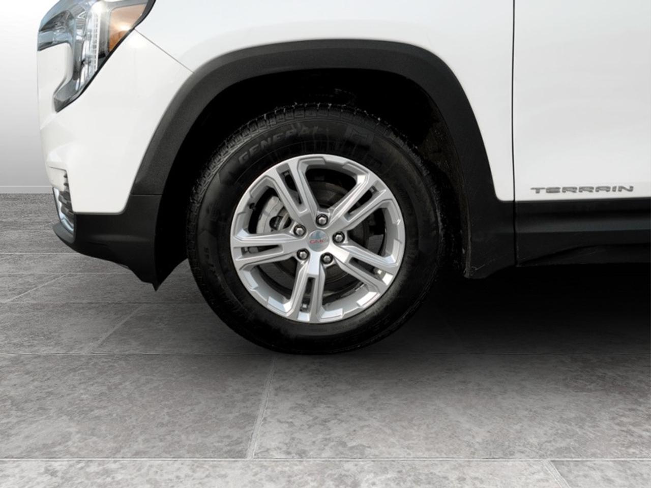 2023 GMC Terrain SLE  **20 SERVICE RECORDS - CLEAN CARFAX** Photo