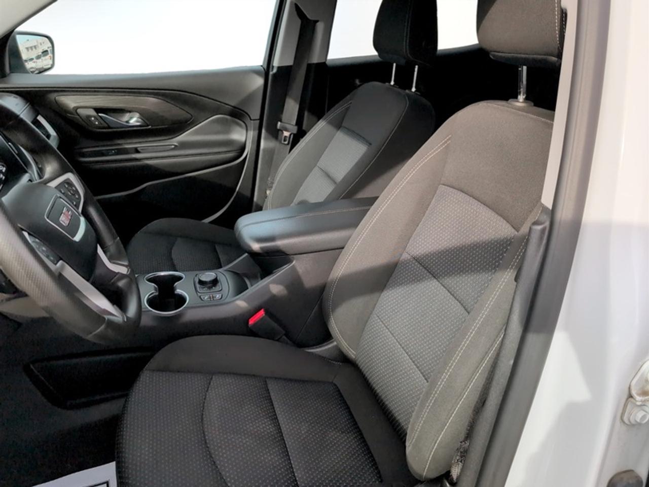 2023 GMC Terrain SLE  **20 SERVICE RECORDS - CLEAN CARFAX** Photo