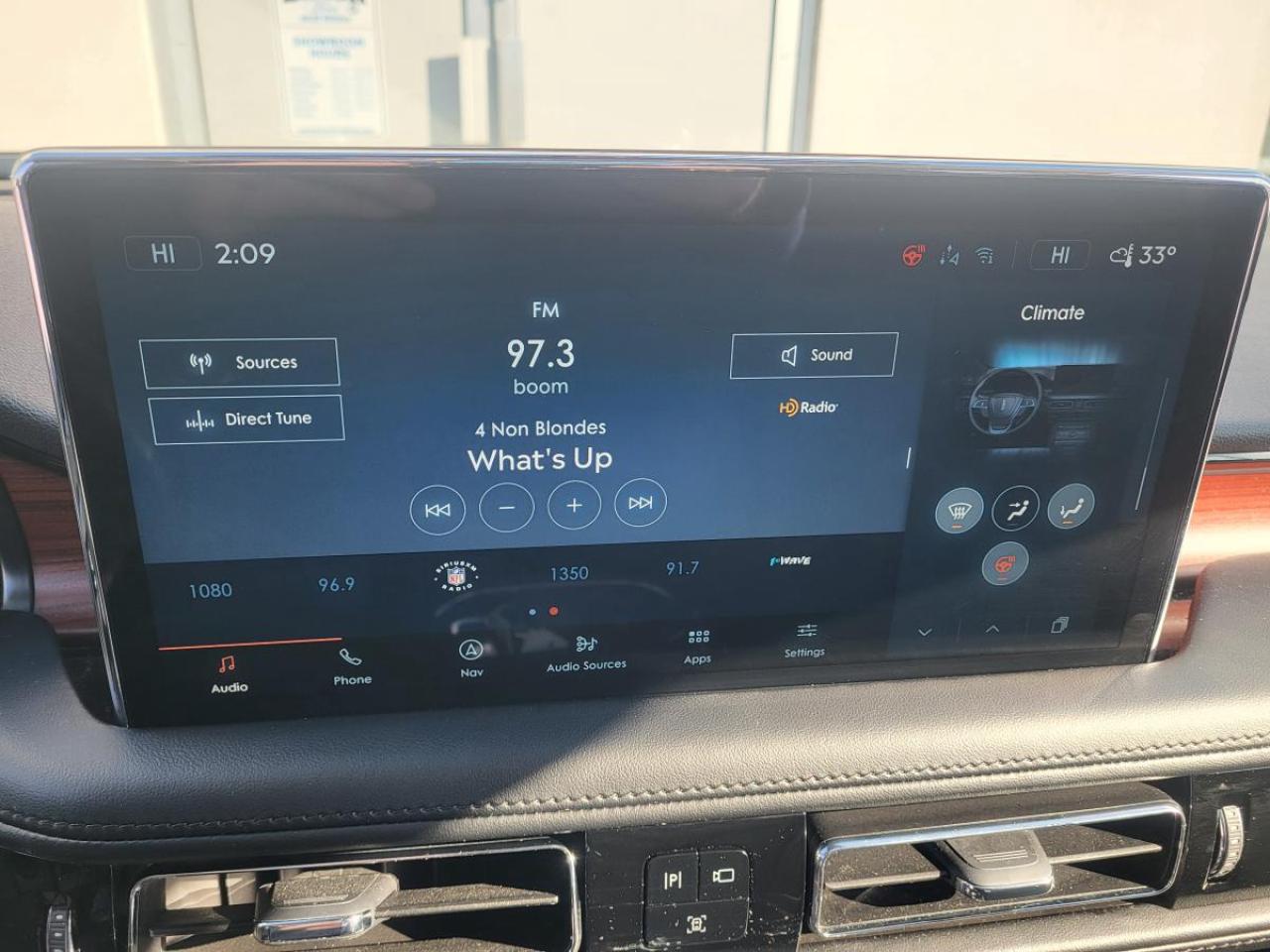 2023 Lincoln Nautilus Reserve AWD Photo4