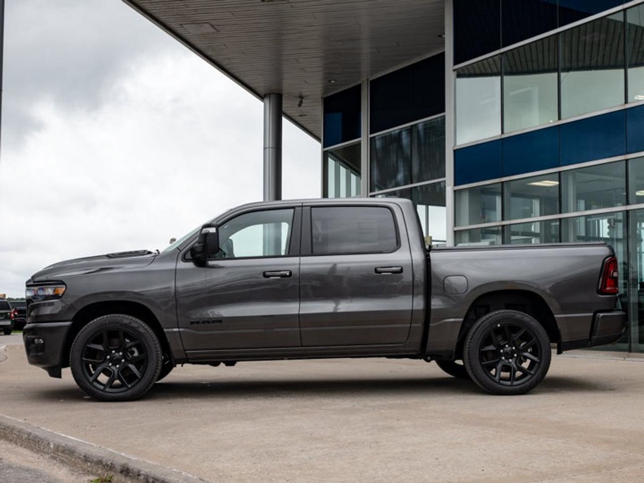 2026 RAM 1500 SPORT Photo4