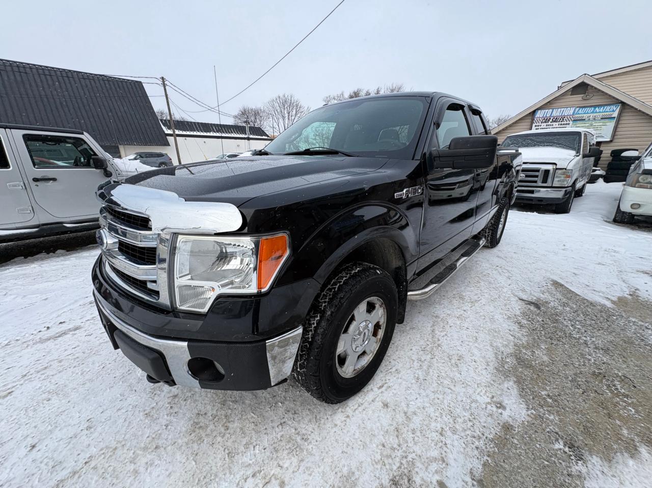 2014 Ford F-150 4WD SuperCab 163" XLT, Low KM, with Safety and 1 year $5000 per claim Warranty Photo
