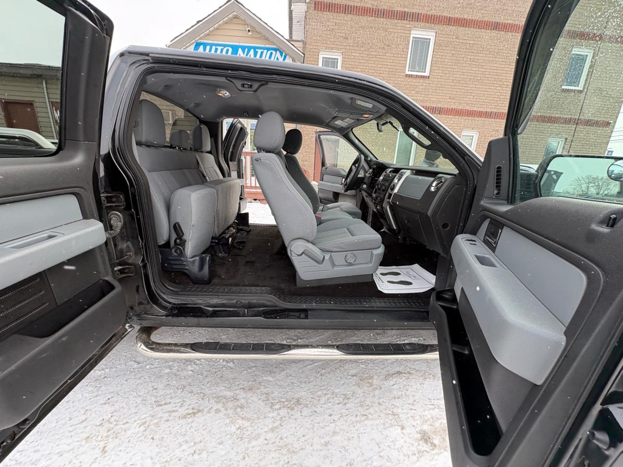 2014 Ford F-150 4WD SuperCab 163" XLT, Low KM, with Safety and 1 year $5000 per claim Warranty Photo