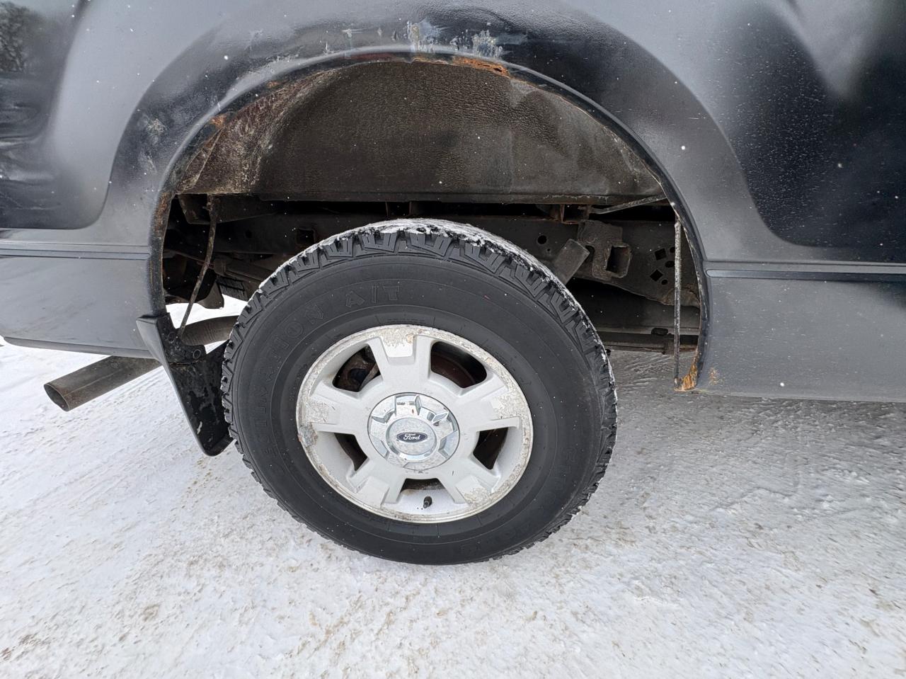 2014 Ford F-150 4WD SuperCab 163" XLT, Low KM, with Safety and 1 year $5000 per claim Warranty Photo