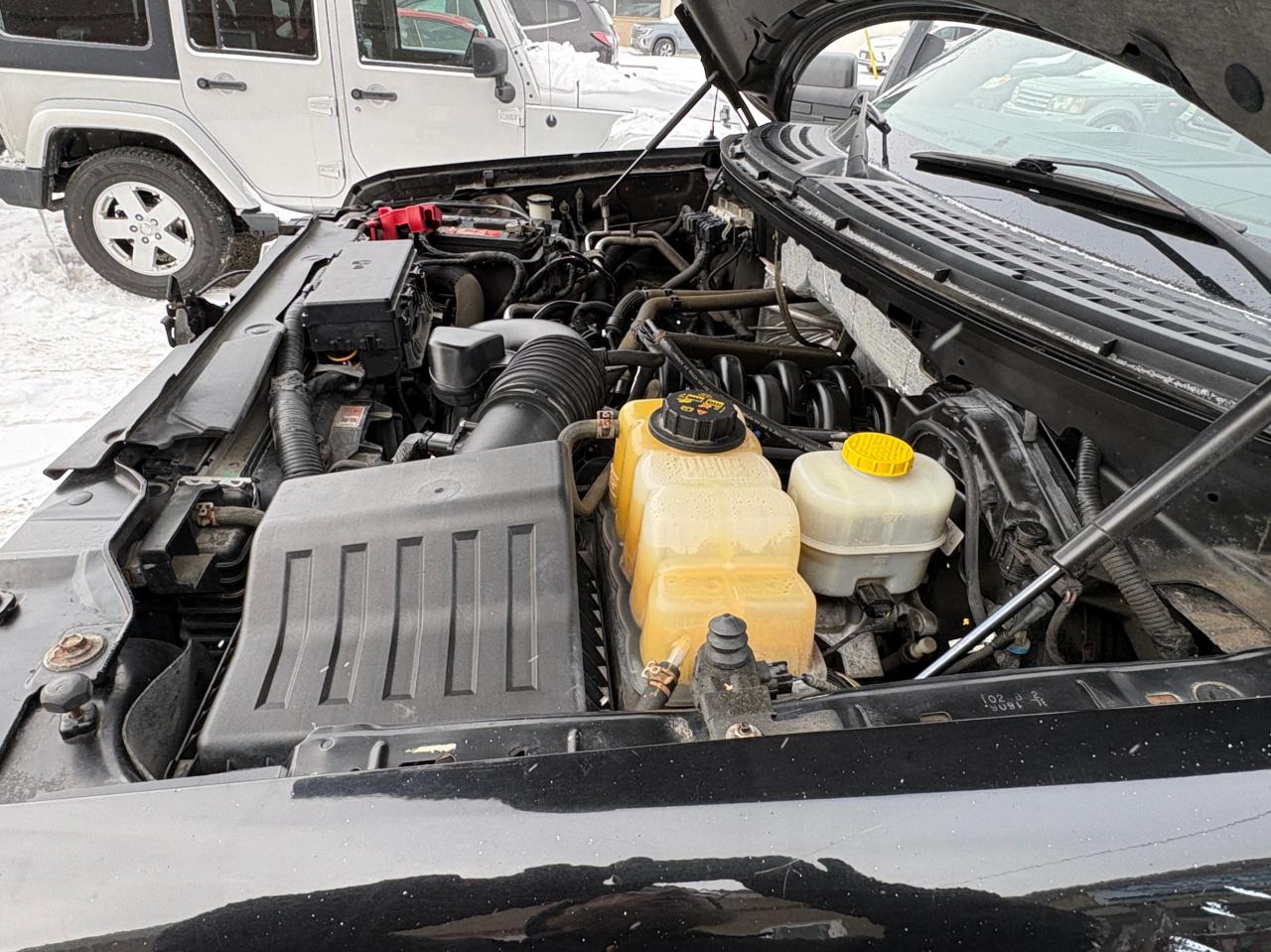 2014 Ford F-150 4WD SuperCab 163" XLT, Low KM, with Safety and 1 year $5000 per claim Warranty Photo