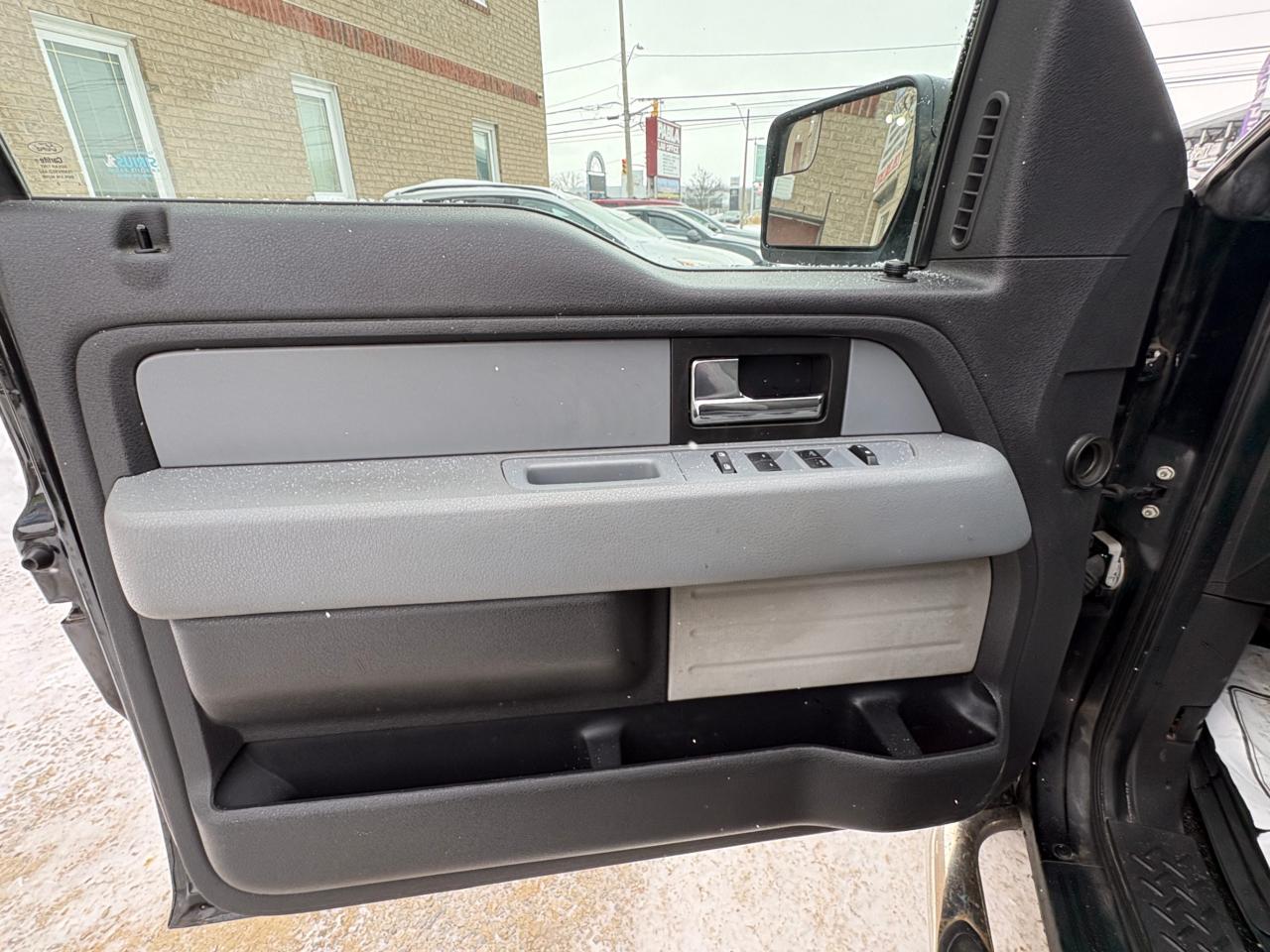 2014 Ford F-150 4WD SuperCab 163" XLT, Low KM, with Safety and 1 year $5000 per claim Warranty Photo