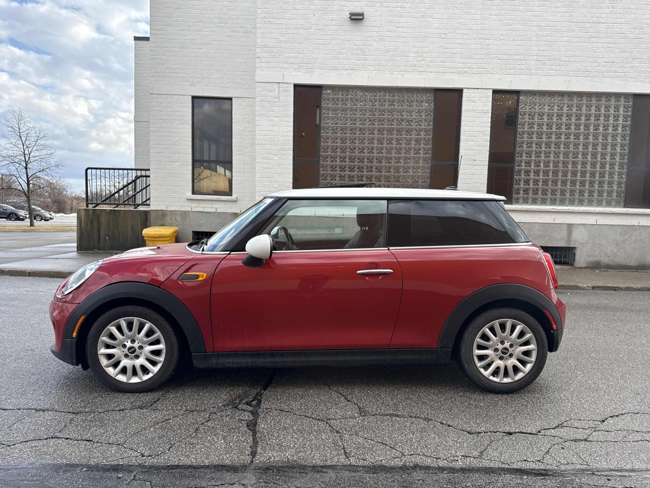 2015 MINI Cooper COOPER 2DR, AUTO, SUNROOF, HEATED SEATS, CLEAN!! Photo4
