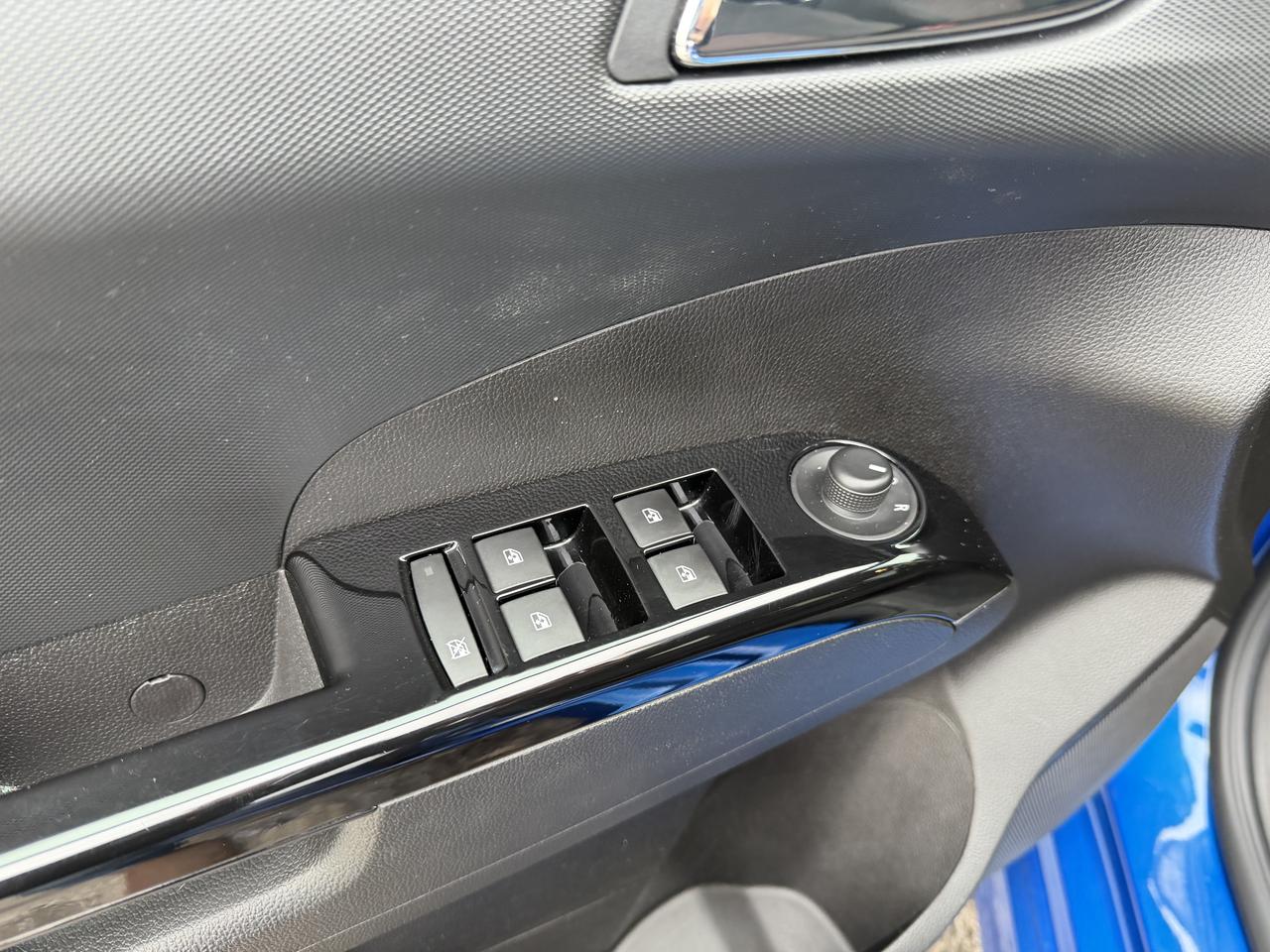 2017 Chevrolet Sonic LT AUTO,RS PKG! SUNROOF-HEATED SEATS-REMOTE START! Photo17