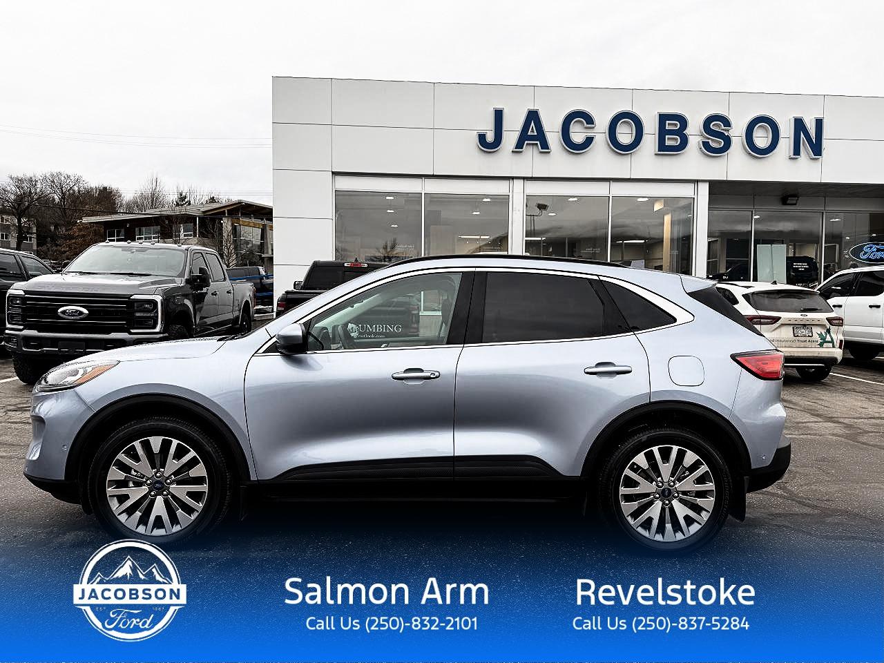 2022 Ford Escape Titanium Photo1