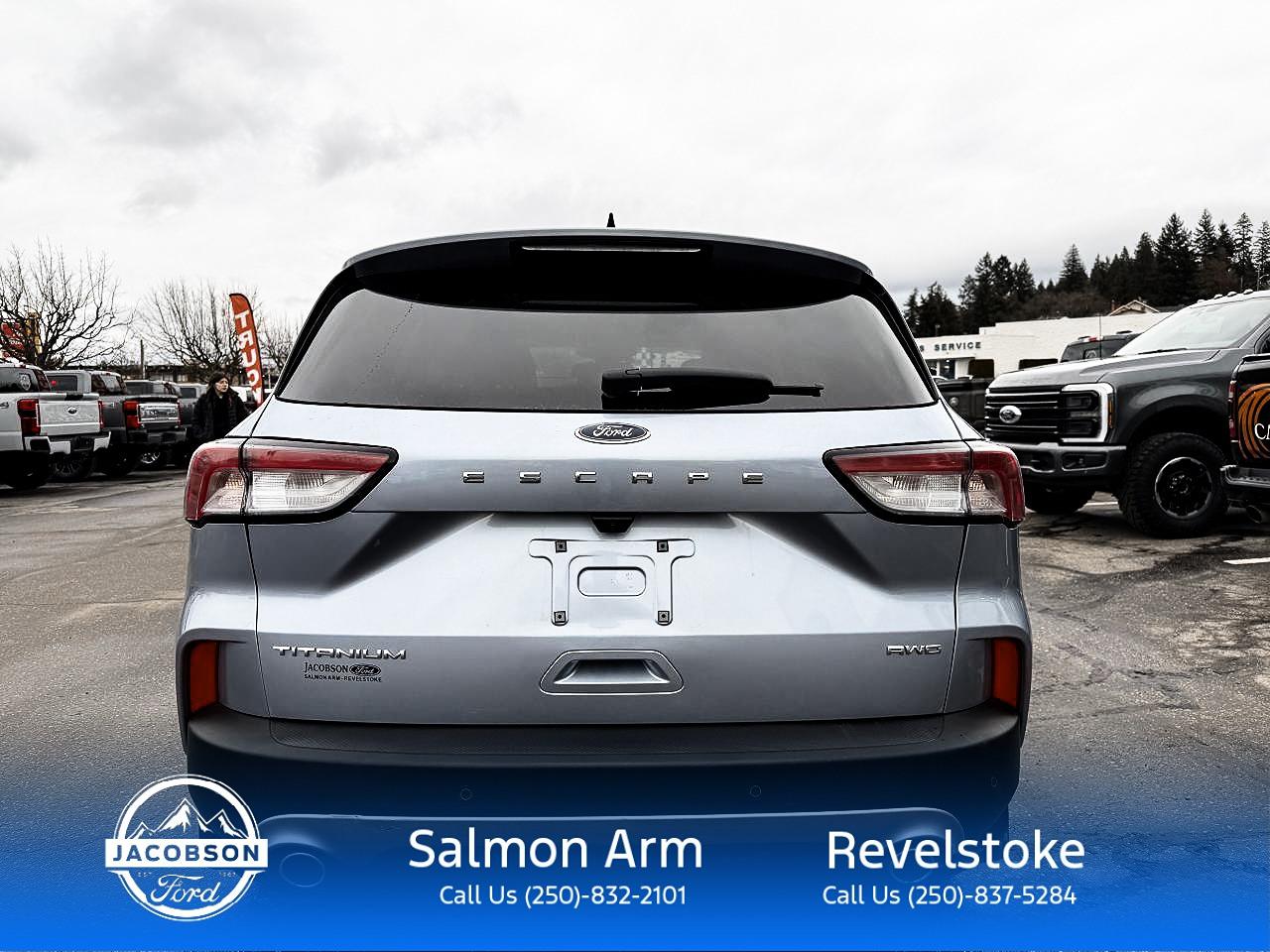 2022 Ford Escape Titanium Photo3