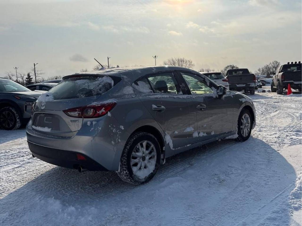 2015 Mazda MAZDA3 GS - ONLY 75K!! MANUAL, HEATED SEATS, BACK-UP CAM! Photo32
