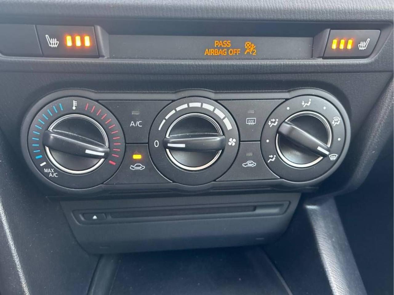 2015 Mazda MAZDA3 GS - ONLY 75K!! MANUAL, HEATED SEATS, BACK-UP CAM! Photo41